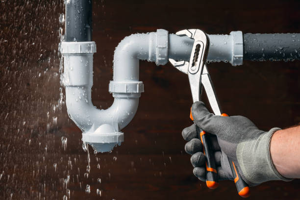 Professional Pipe Repair technician working in Laquey, MO